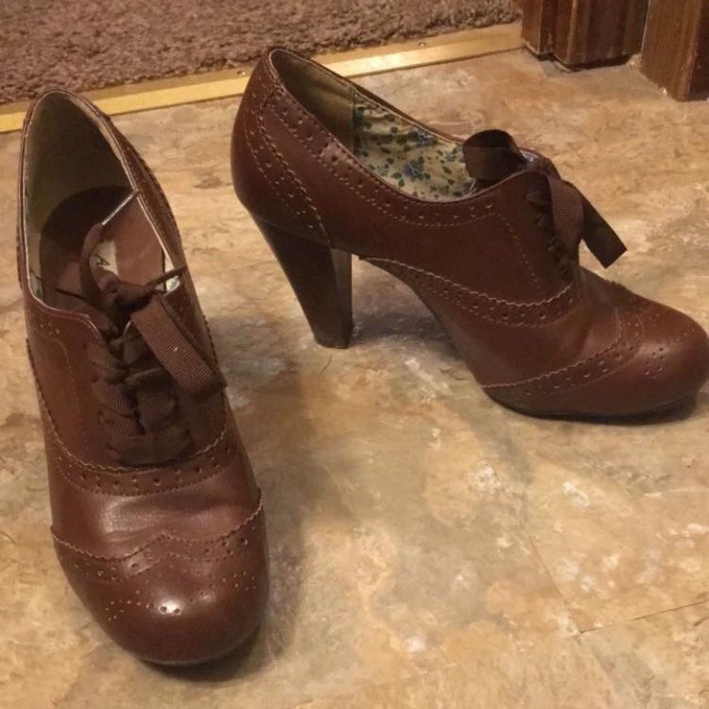 AE Brown Oxford Heels
